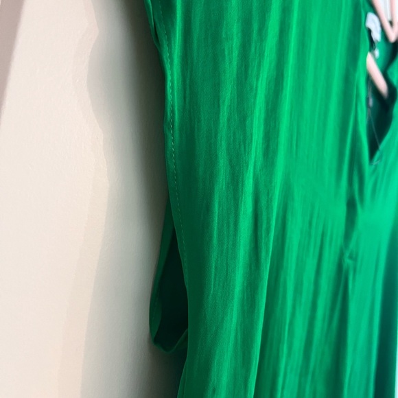 Women's Green Blouse Size Medium - Picture 7 of 9